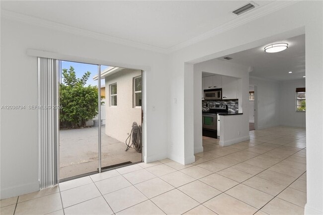 Building Photo - 4151 SW 56th Ave