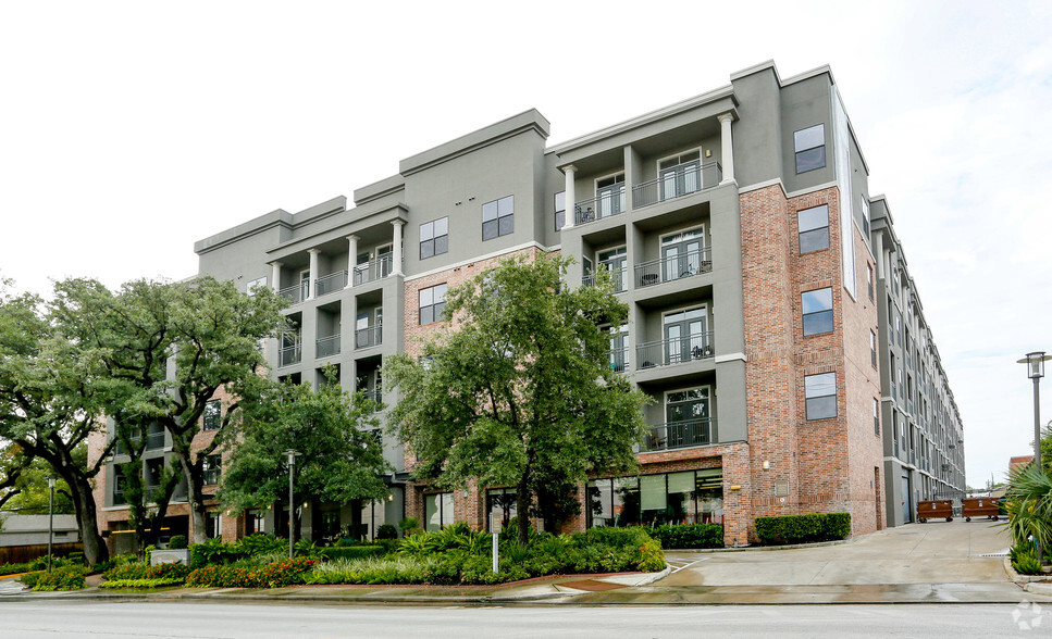 Building Photo - The Westheimer Apartments