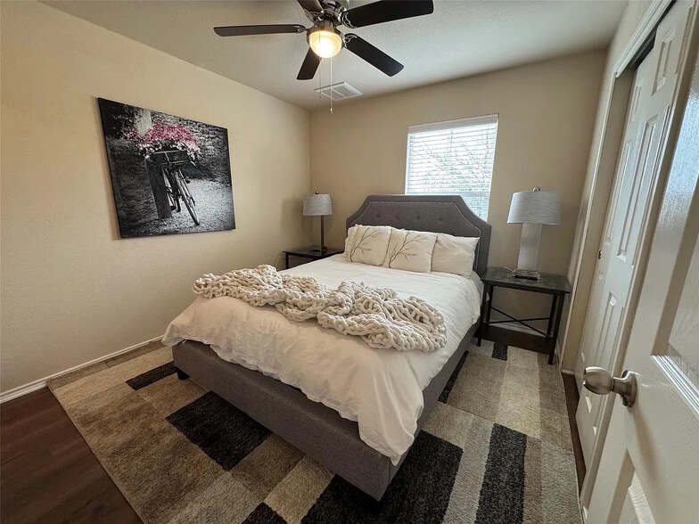 Building Photo - Room in House on Nottingham Loop