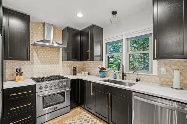 Building Photo - Updated 3 bedroom Delafield ranch