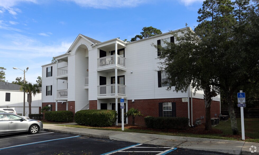 Park on the Square Pensacola, FL Apartment Finder