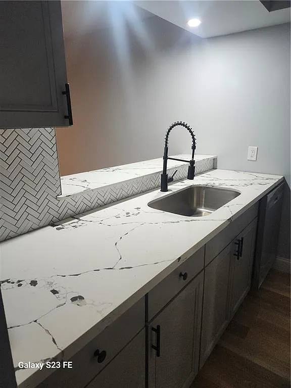 Building Photo - 324 Camelia Ave