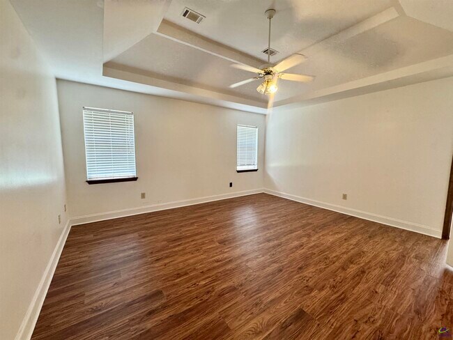Building Photo - 1127 Alderly Ln