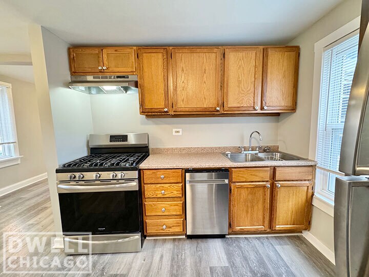 Building Photo - 1154 W 17th St