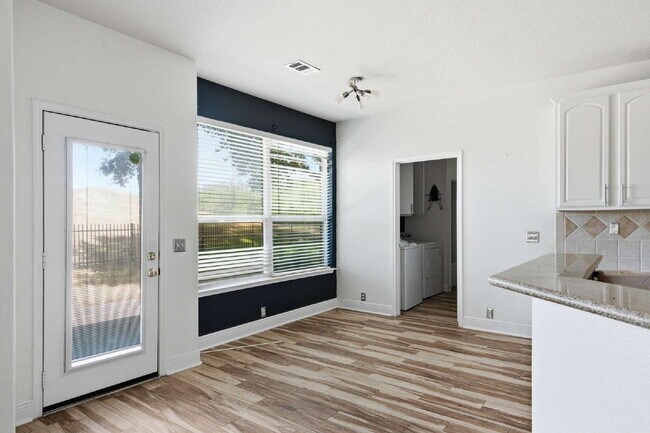 Building Photo - 11602 Canyon Mills Dr