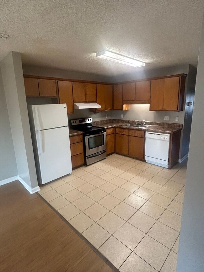 Building Photo - 403 E Girard Ave