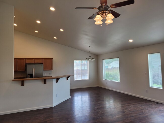Building Photo - Sandcastle Estates Home - Pet friendly