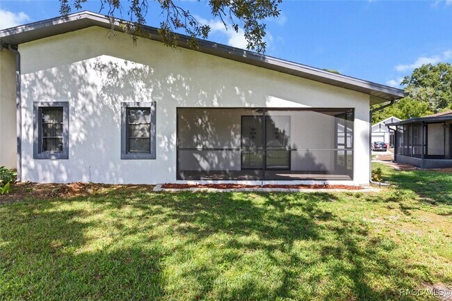 Building Photo - 83 Golfview Dr