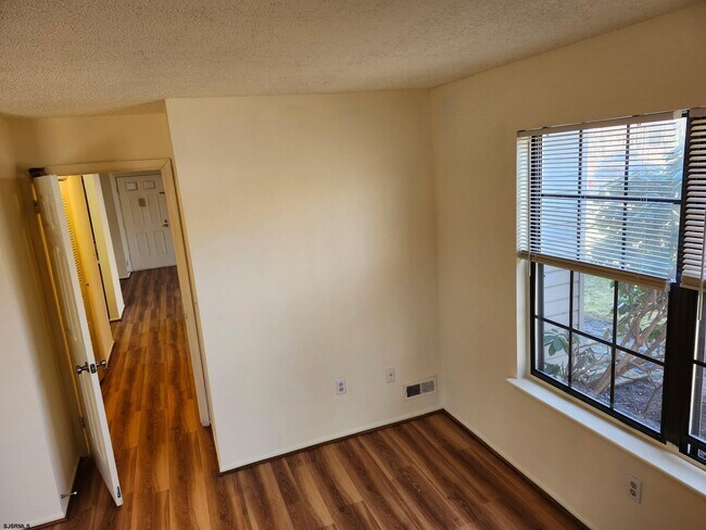 Building Photo - 25 Liberty Ct