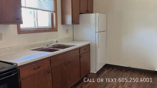 Building Photo - Effortless Living: Open-Layout 2BR Home