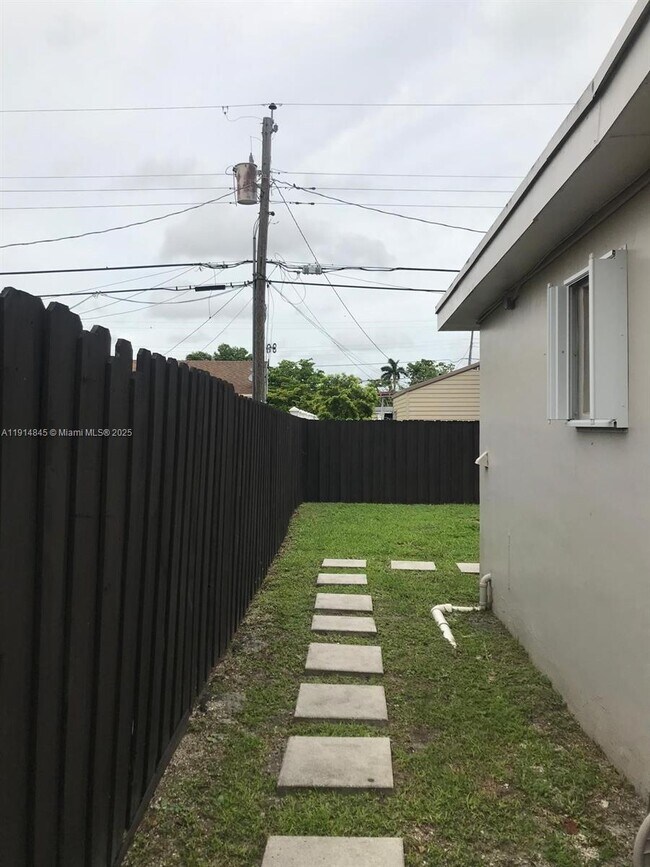 Building Photo - 11331 SW 49th St