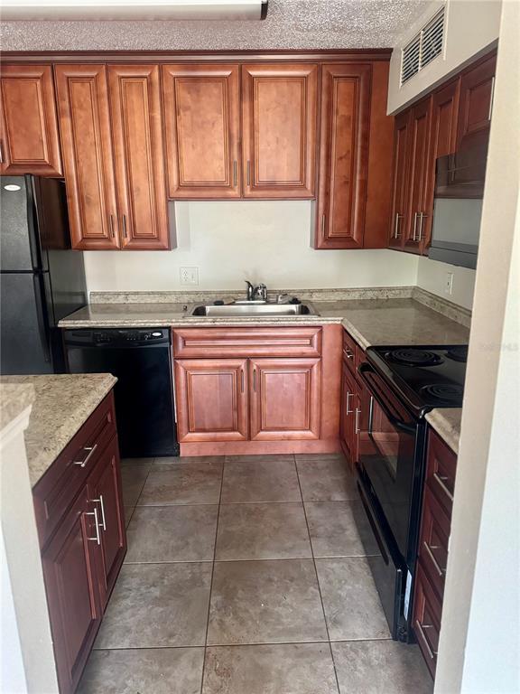 Building Photo - 320 Black Oak Ct