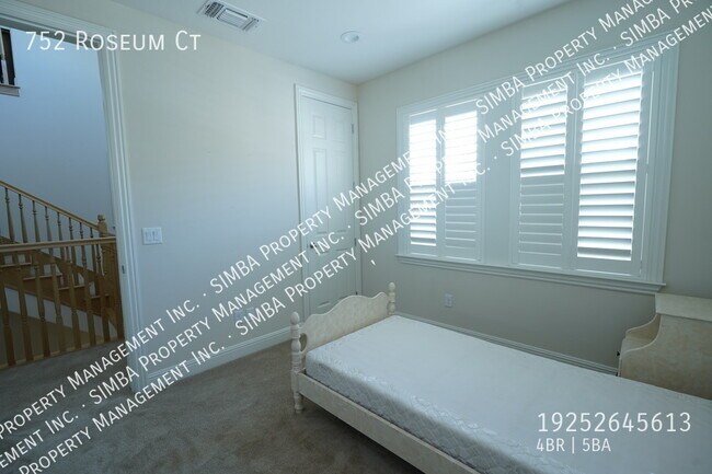 Building Photo - 752 Roseum Ct
