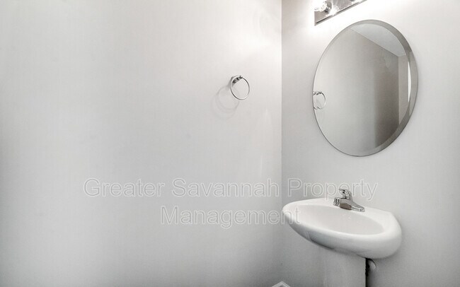 Building Photo - 40 Burnt Oak Rd