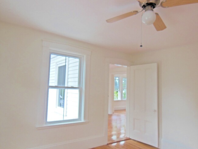 Building Photo - 90 Lothrop St
