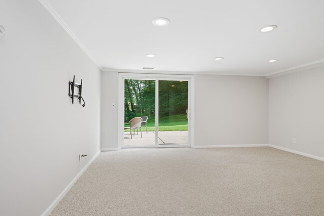 Building Photo - 8 Muriel Pl