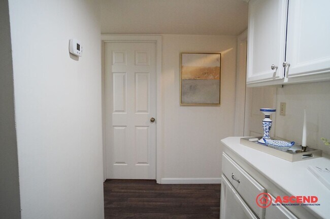 Building Photo - FULLY FURNISHED, Beautiful Home Located In...