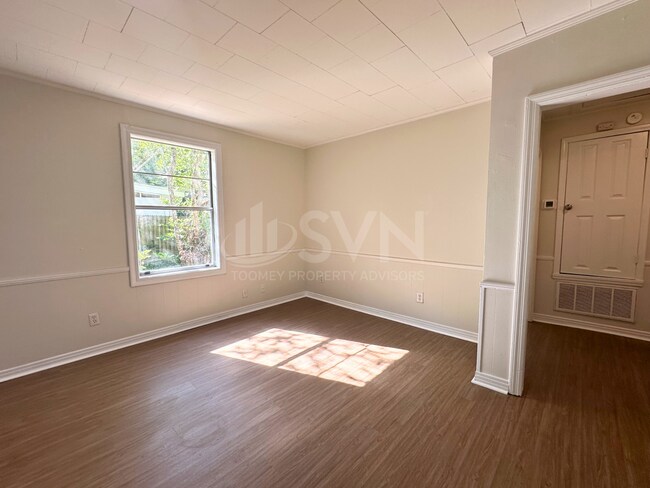 Building Photo - 5207 Azalea Cir S