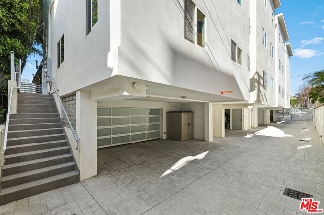 Building Photo - 1745 S Barrington Ave