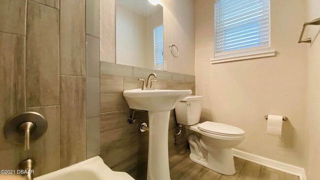 Building Photo - 914 N Wild Olive Ave