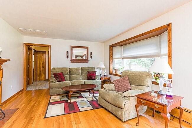 Building Photo - 8302 Colebrook Rd