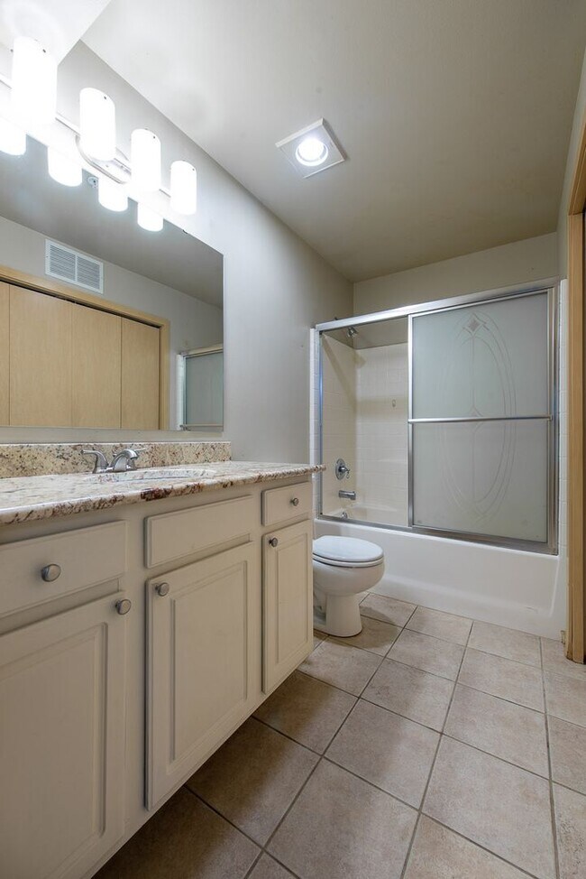 Building Photo - Fabulous Lakemont 2 Bed Condo for Lease!