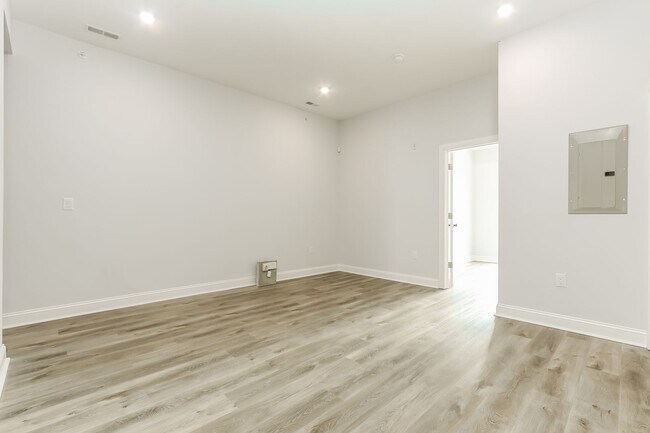 Building Photo - 163 W Cumberland St