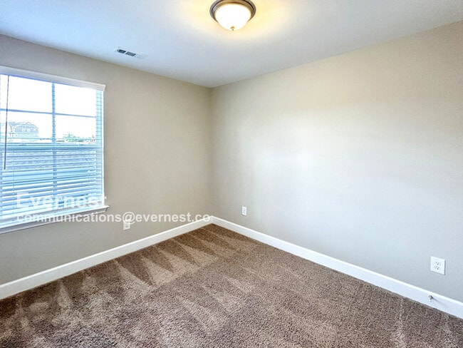 Building Photo - 821 Goswell Dr