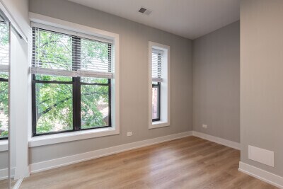 Building Photo - 454 W Belden Ave