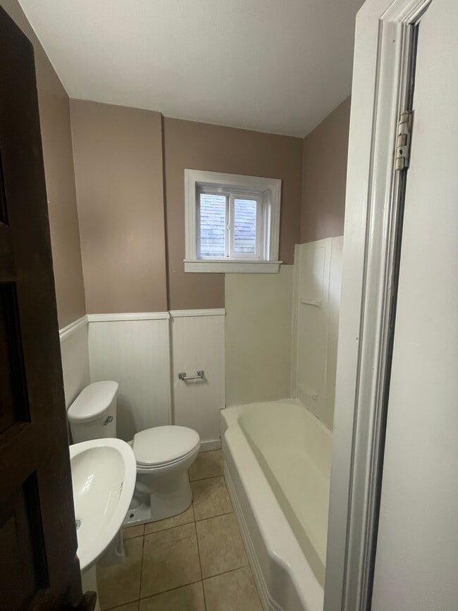 Building Photo - 1408 Methyl St