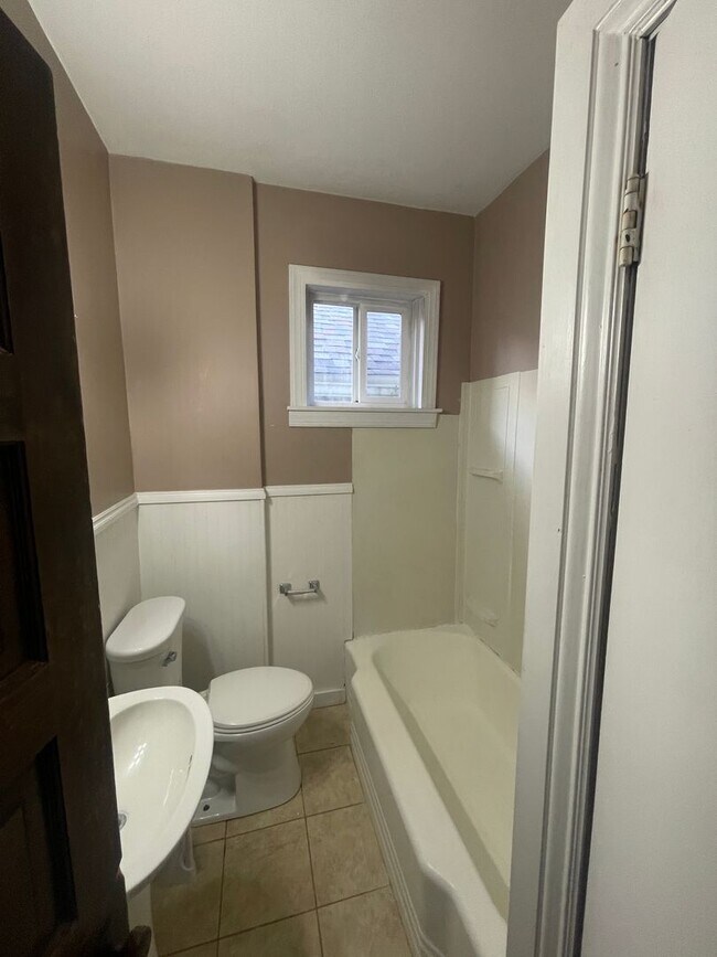 Building Photo - Methyl Duplex