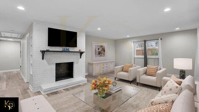 Building Photo - 605 Apple St