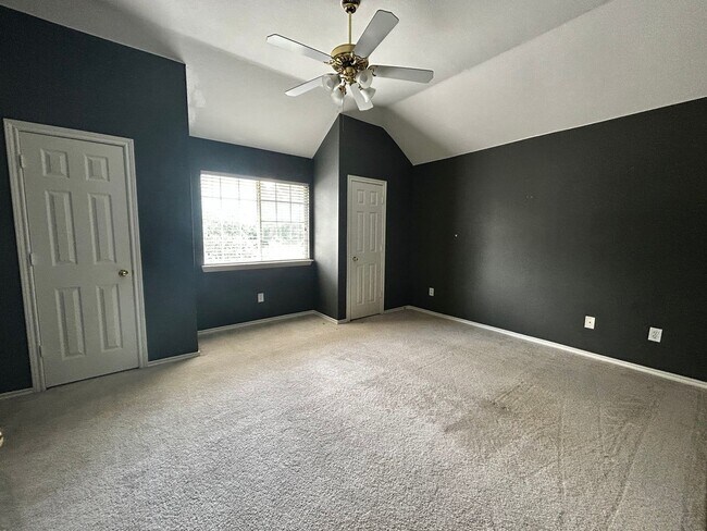 Building Photo - Spacious Home in BISD