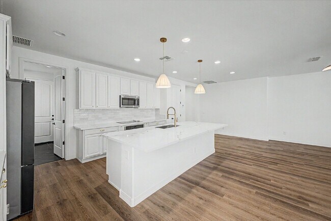 Building Photo - 6954 W Maya Way