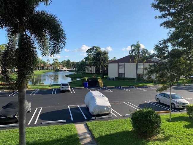 Building Photo - 320 Knotty Pine Cir