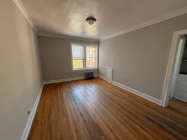 Building Photo - 2111 Grove Ave