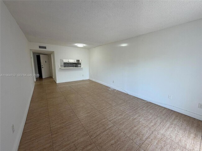 Building Photo - 13685 NE 10th Ave