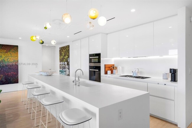 Building Photo - 9111 Collins Ave