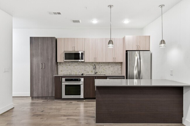 Building Photo - 4819 Caroline St