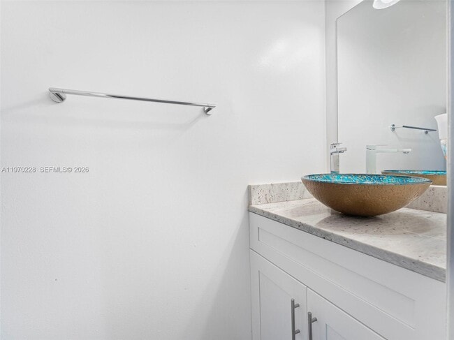 Building Photo - 1096 W 42nd Pl