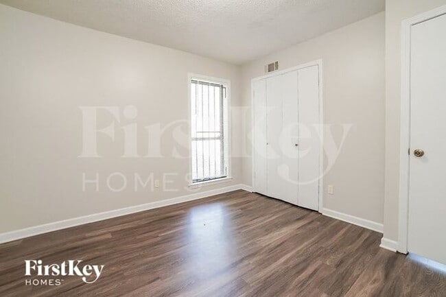 Building Photo - 6709 Valley Park Dr