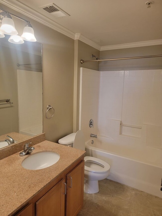 Building Photo - Adorable 2 bedroom 2 bath condo