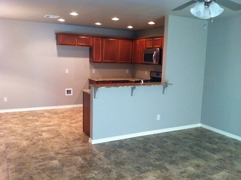 Primary Photo - 205 Ashley Dr