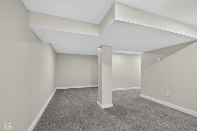Building Photo - 320 W 39th St