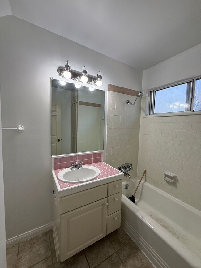 Building Photo - 4 Kelley Rd