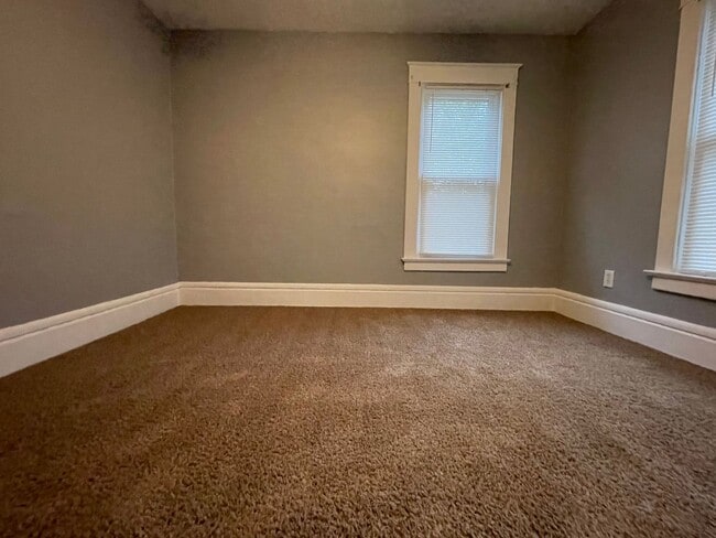 Building Photo - Large Four Bedroom Home