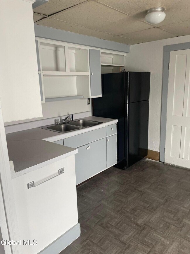 Building Photo - 140 Wells Ave