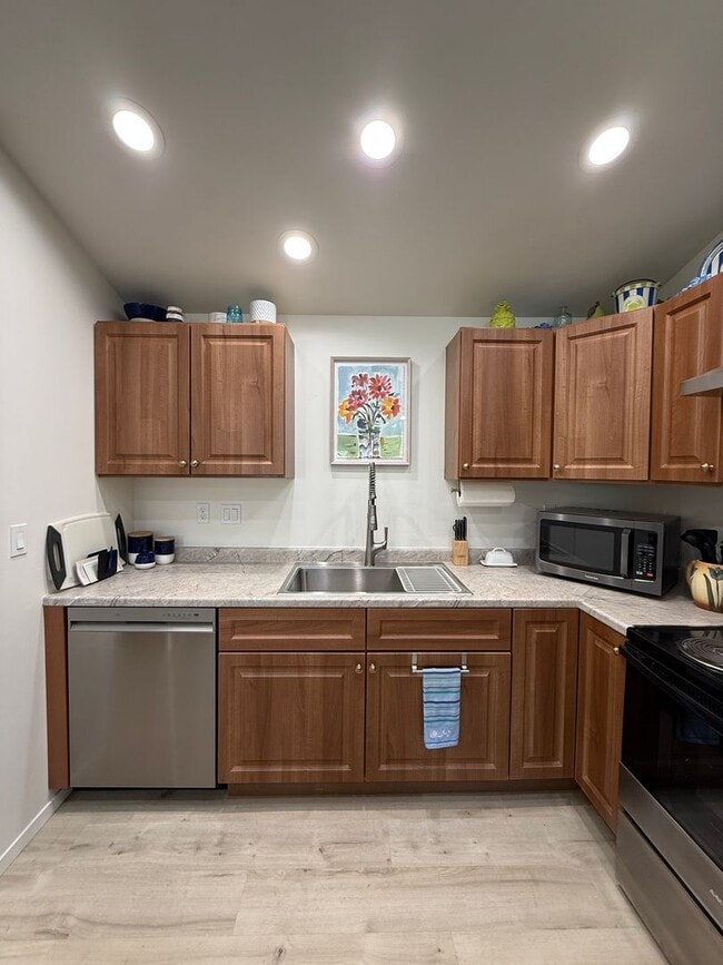 Building Photo - Newer Beautifully Furnished Single Story ADU Includes All Basic Utilities and WiFI