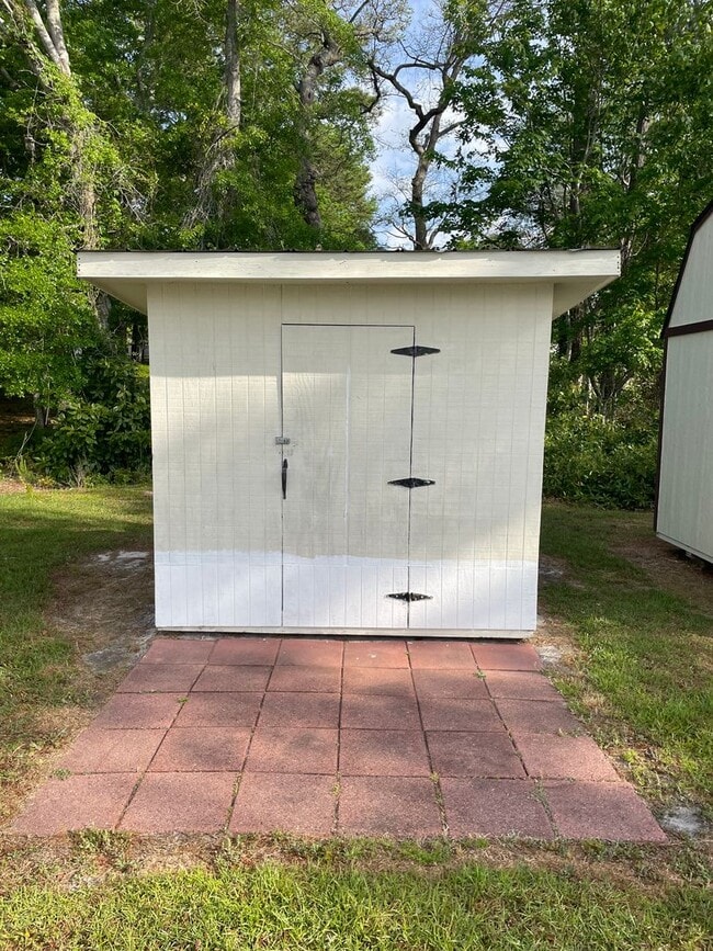 Building Photo - 809 Magnolia Dr
