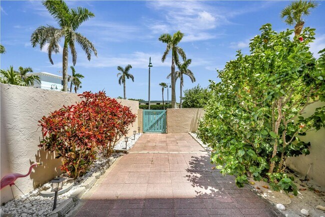 Building Photo - 355 S Ocean Dr